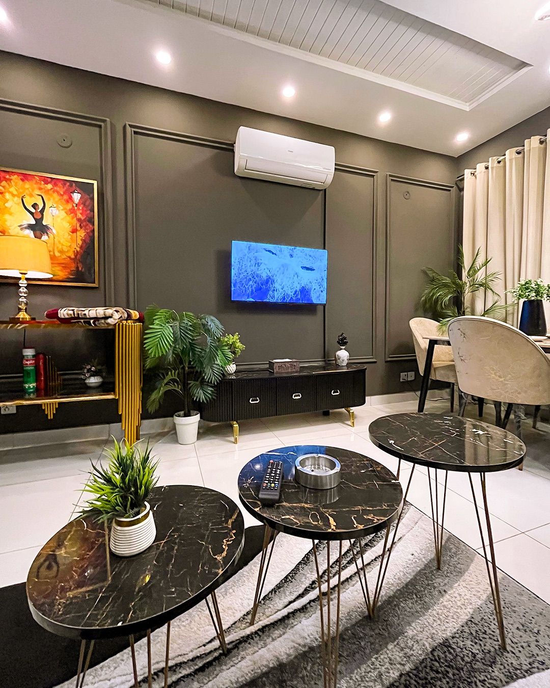 Living area with the smart TV and marble tables
